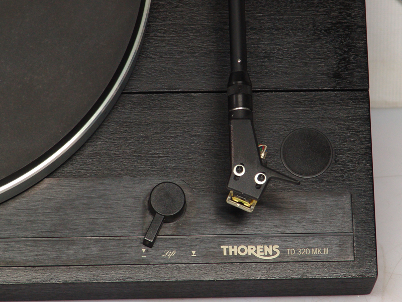 thorens-TD320mk3-r.jpg