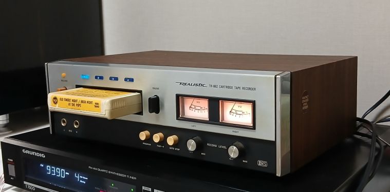 Realistic TR-882_02.jpg